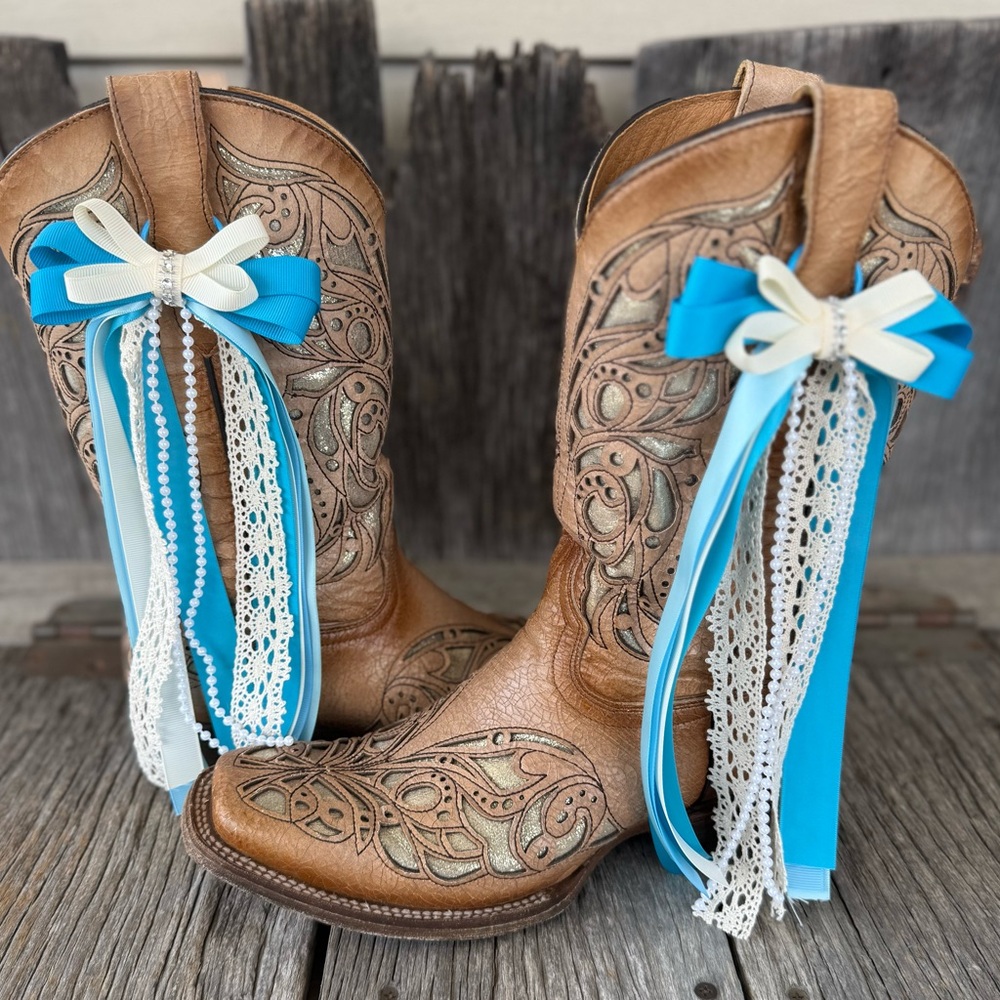 Blue turquoise ivory lace and pearl wedding concert removeable boot bows!